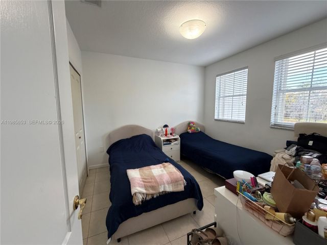 Дом в аренду по адресу 11416 NW 43rd Ter - фото 7484358