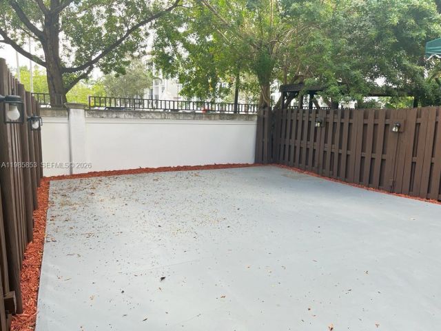 Дом в аренду по адресу 11416 NW 43rd Ter - фото 7484361