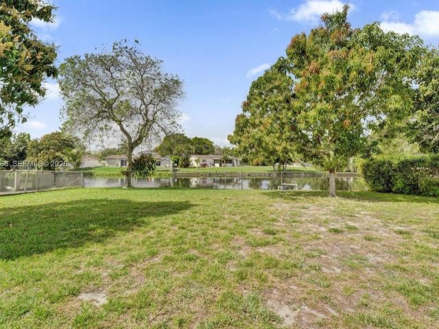 Продажа дома по адресу 5023 SW 93rd Ave - фото 7487059