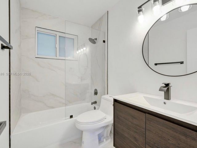 Продажа дома по адресу 5023 SW 93rd Ave - фото 7487061