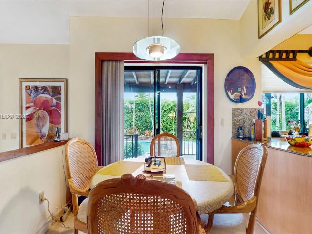 Продажа дома по адресу 10260 SW 128th St - фото 7463787