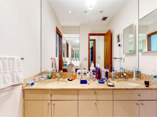 Продажа дома по адресу 10260 SW 128th St - фото 7463794