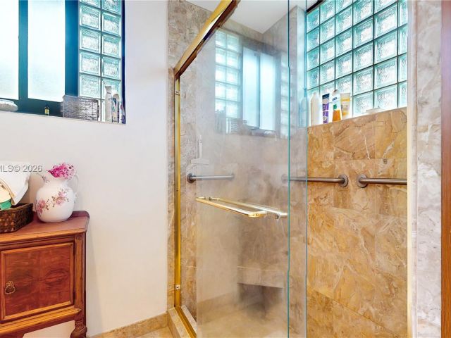 Продажа дома по адресу 10260 SW 128th St - фото 7463795