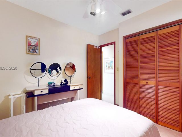 Продажа дома по адресу 10260 SW 128th St - фото 7463797