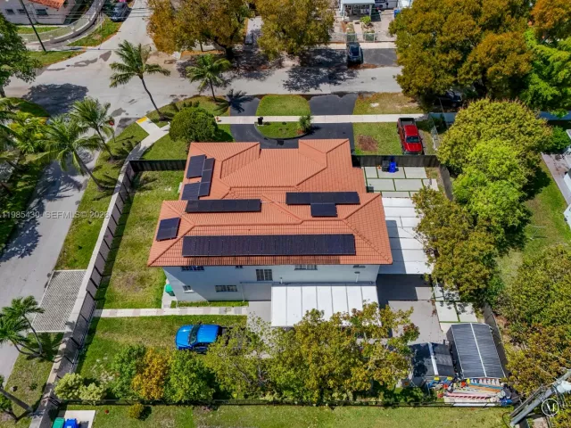 Продажа дома по адресу 1851 NW 32nd Ave - фото 7543592