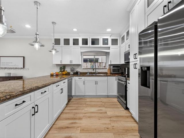 Дом в аренду по адресу 15874 SW 138th Ter 2 - фото 7501659