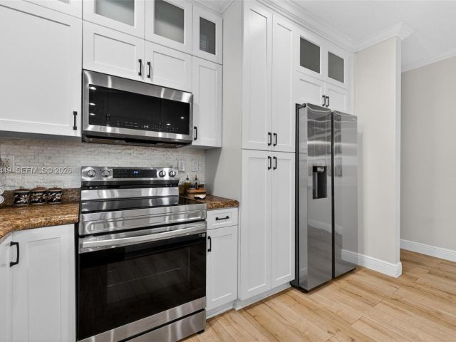 Дом в аренду по адресу 15874 SW 138th Ter 2 - фото 7501661