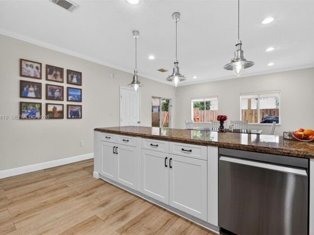 Дом в аренду по адресу 15874 SW 138th Ter 2 - фото 7501662