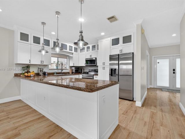 Дом в аренду по адресу 15874 SW 138th Ter 2 - фото 7501663