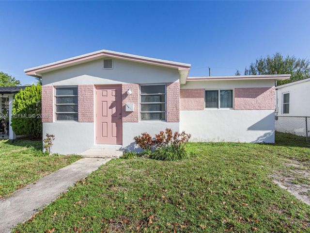 Дом в аренду по адресу 616 NW 3rd Ct - фото 7461834