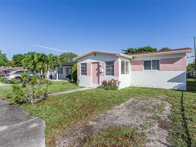 Дом в аренду по адресу 616 NW 3rd Ct - фото 7461835