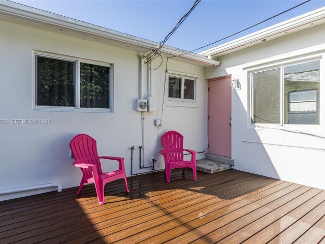 Дом в аренду по адресу 616 NW 3rd Ct - фото 7461837