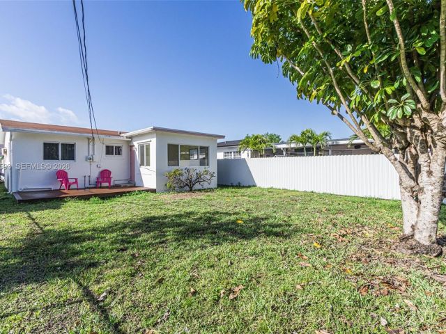 Дом в аренду по адресу 616 NW 3rd Ct - фото 7461838