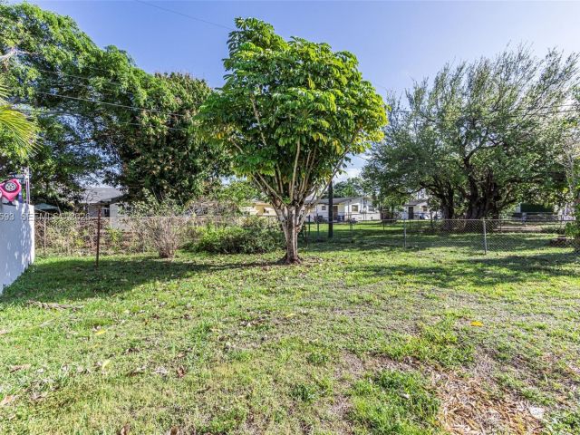 Дом в аренду по адресу 616 NW 3rd Ct - фото 7461839