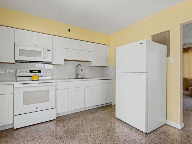 Дом в аренду по адресу 616 NW 3rd Ct - фото 7461844