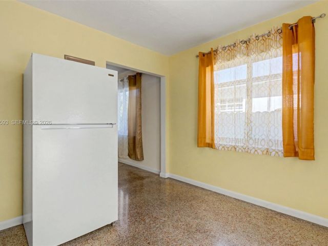 Дом в аренду по адресу 616 NW 3rd Ct - фото 7461846