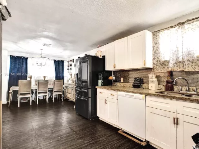 Продажа дома по адресу 1675 NE 160th St - фото 7550745