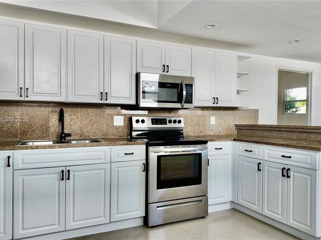 Дом в аренду по адресу 1721 Fletcher St - фото 7471841