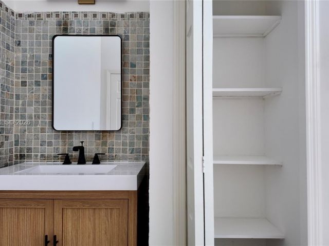 Дом в аренду по адресу 1721 Fletcher St - фото 7471847