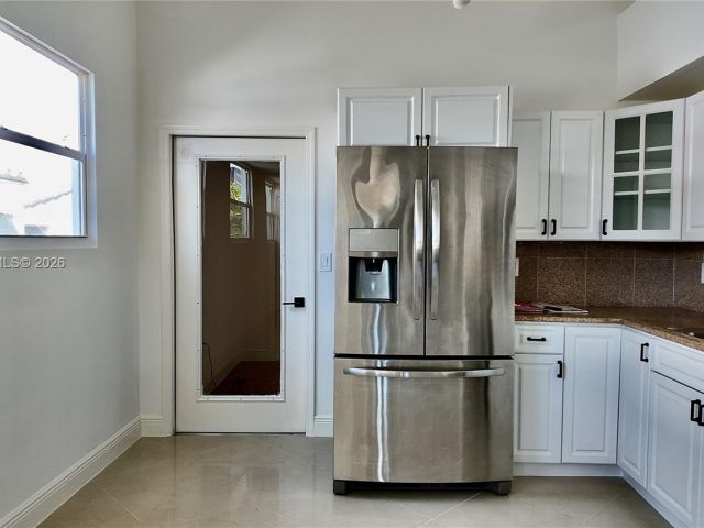 Дом в аренду по адресу 1721 Fletcher St - фото 7471853