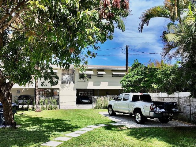Дом в аренду по адресу 1721 Fletcher St - фото 7471856