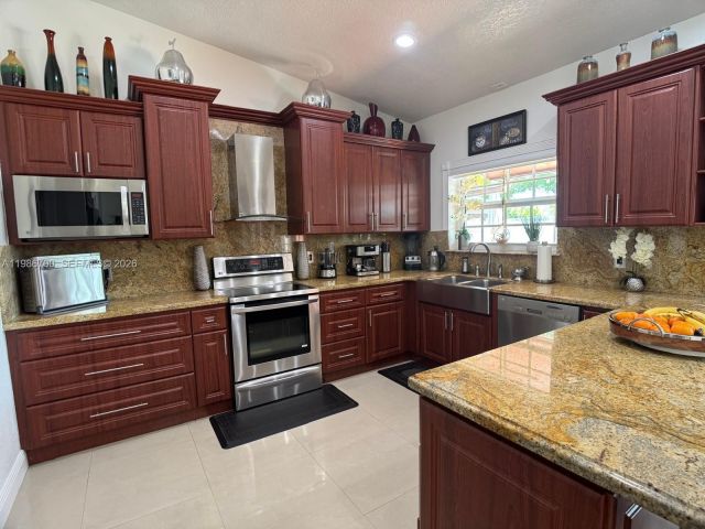 Продажа дома по адресу 14620 SW 151st Ter - фото 7515833