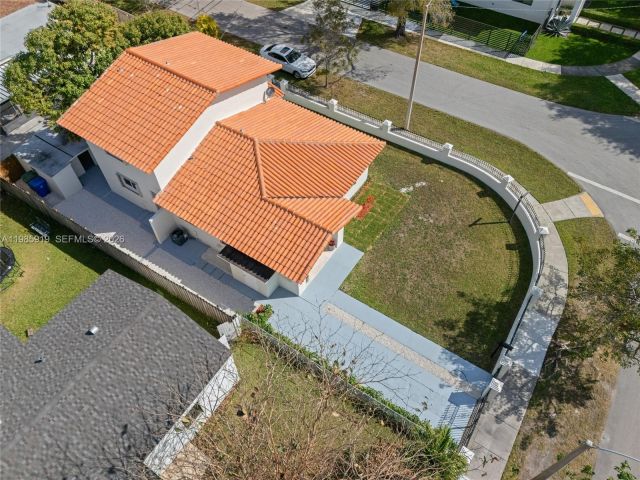 Продажа дома по адресу 5251 SW 6th St - фото 7536820