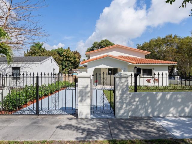 Продажа дома по адресу 5251 SW 6th St - фото 7536821