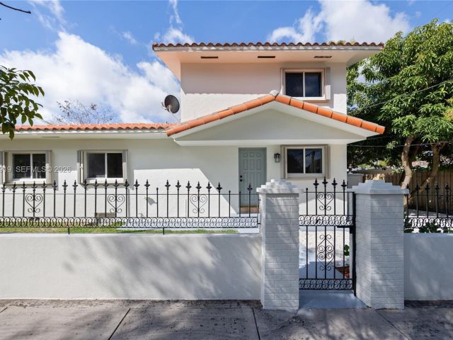 Продажа дома по адресу 5251 SW 6th St - фото 7536827