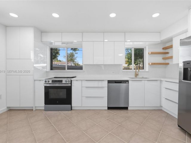 Продажа дома по адресу 5251 SW 6th St - фото 7536834