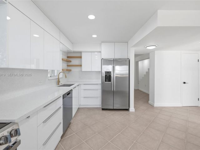 Продажа дома по адресу 5251 SW 6th St - фото 7536836