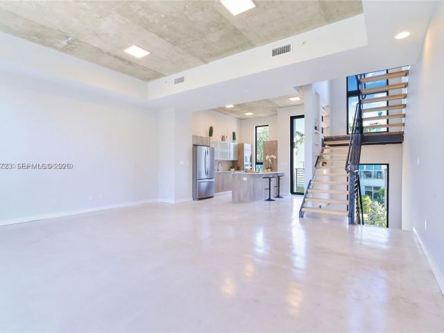 Дом в аренду по адресу 645 NE 4th Ave 316 - фото 7515868