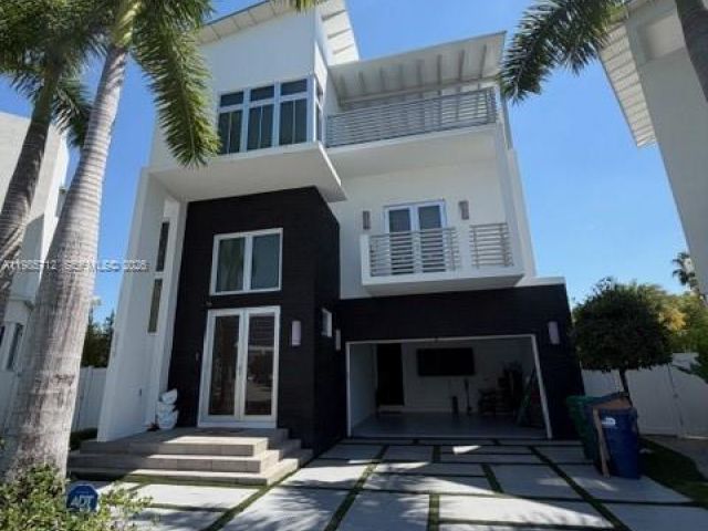 Дом в аренду по адресу 8210 NW 33rd Ter - фото 7523009