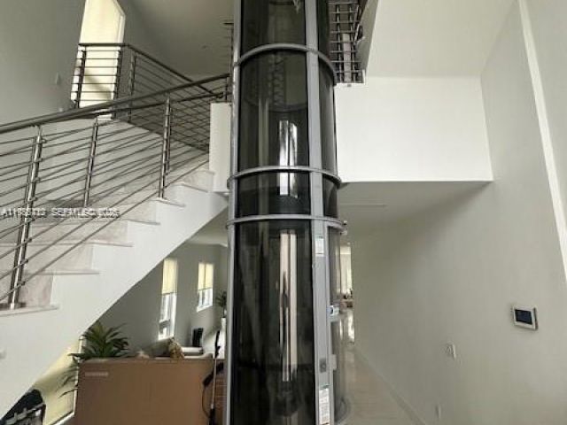 Дом в аренду по адресу 8210 NW 33rd Ter - фото 7523010