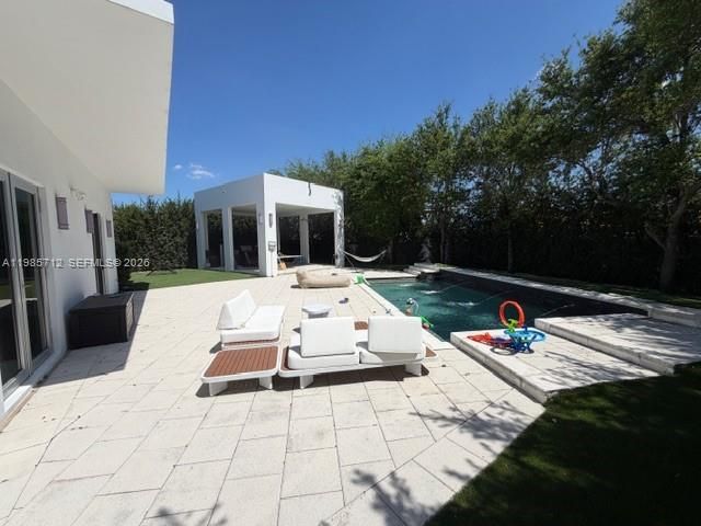 Дом в аренду по адресу 8210 NW 33rd Ter - фото 7523014