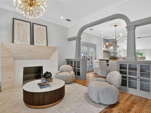 Продажа дома по адресу 85 NE 46th St - фото 7537140