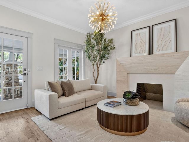 Продажа дома по адресу 85 NE 46th St - фото 7537142