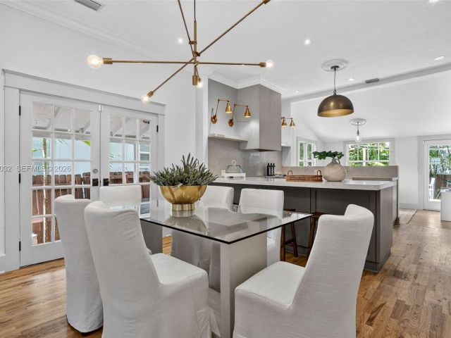 Продажа дома по адресу 85 NE 46th St - фото 7537145