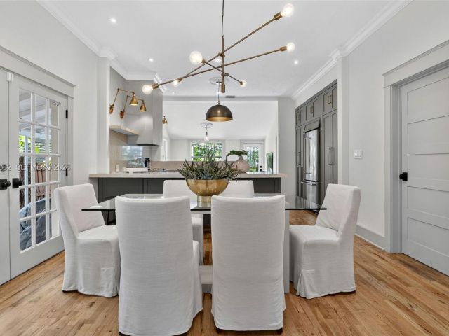 Продажа дома по адресу 85 NE 46th St - фото 7537146