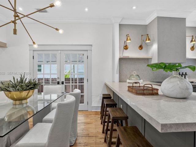 Продажа дома по адресу 85 NE 46th St - фото 7537148