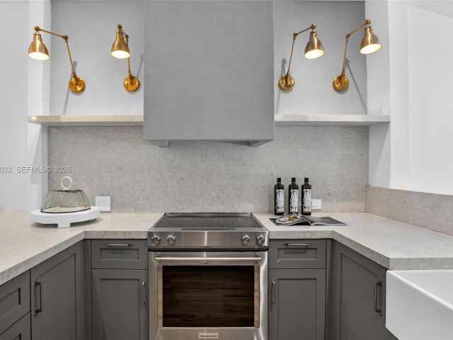 Продажа дома по адресу 85 NE 46th St - фото 7537149