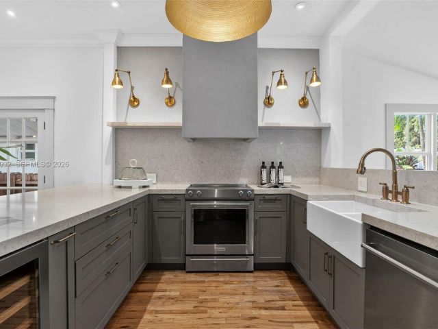 Продажа дома по адресу 85 NE 46th St - фото 7537151