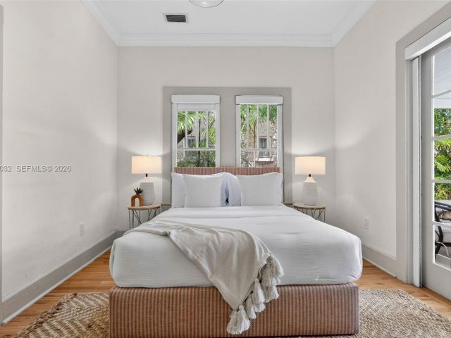 Продажа дома по адресу 85 NE 46th St - фото 7537153