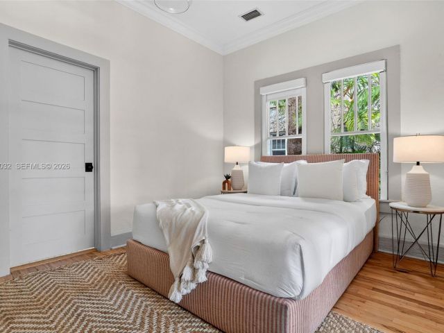 Продажа дома по адресу 85 NE 46th St - фото 7537154