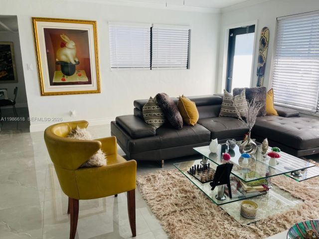 Дом в аренду по адресу 3049 NW 6th Ave - фото 7518342