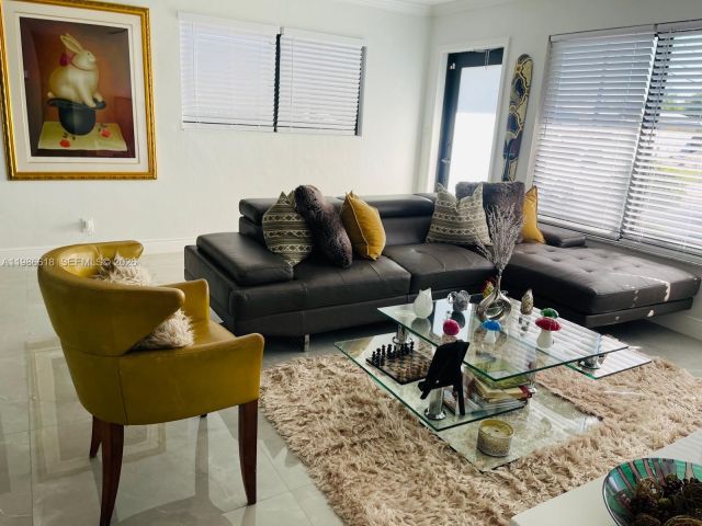 Дом в аренду по адресу 3049 NW 6th Ave - фото 7518343