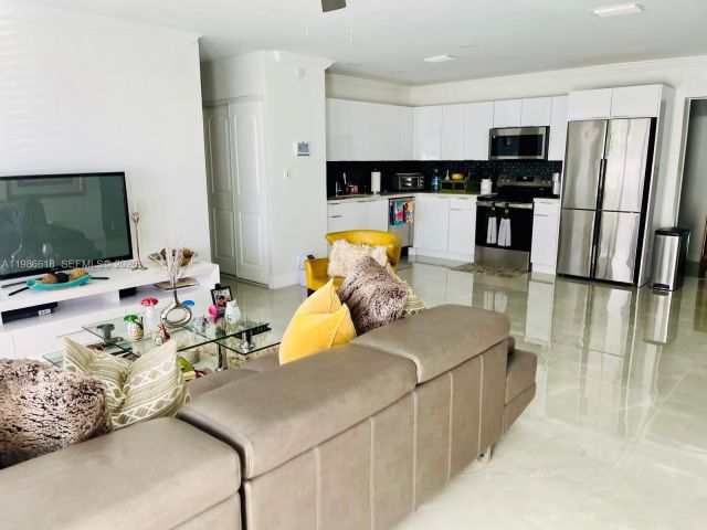 Дом в аренду по адресу 3049 NW 6th Ave - фото 7518344