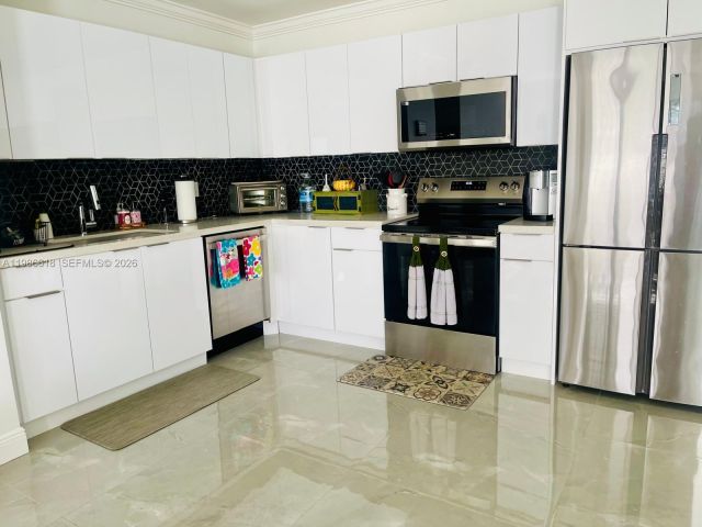 Дом в аренду по адресу 3049 NW 6th Ave - фото 7518345