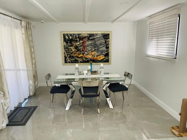 Дом в аренду по адресу 3049 NW 6th Ave - фото 7518347