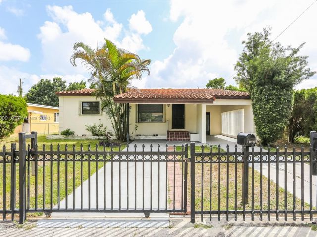 Дом в аренду по адресу 1078 NE 157th St - фото 7480529